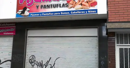 PIJAMAS Y PANTUFLAS CARRERA 102 PIJAMAS Y PANTUFLAS CARRERA 102